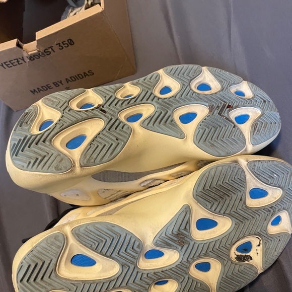 Authentic yeezy 700 v3 - Picture 6 of 6